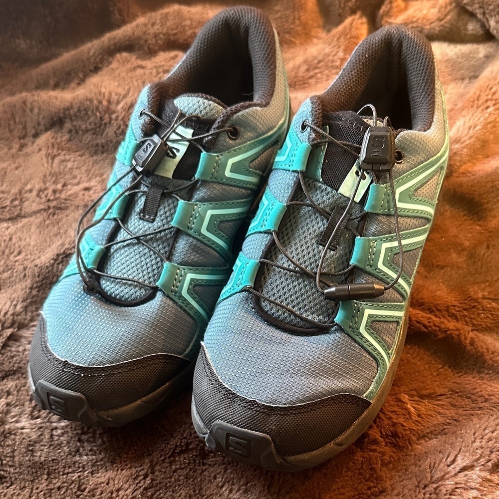 Salomon Speedcross Trail Running Turquoise and Gray Running Shoes